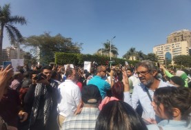 مظاهرات أمام مسجد مصطفى محمود 