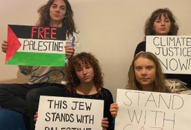 نشطاء ورواد سوشيال ميديا يتضامنون مع فلسطين 