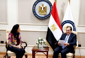 الملا مع الدكتورة ماجي نصيف الرئيس التنفي فولبرايت في مصر 