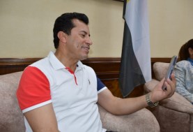 وزير الشباب والرياضة خلال تواصل مع أبطال مصر البارالمبية