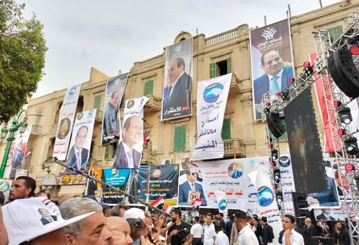 احتشاد المواطنين في ميدان بالاس بالمنيا