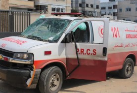سيارة إسعاف تابعة للهلال الأحمر الفلسطيني