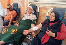 مصريات يتبرعن بالدم لمصابي غزة