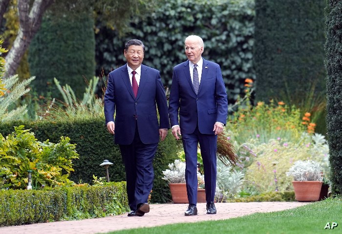 الرئيس الأمريكي بايدن ونظيره الصيني