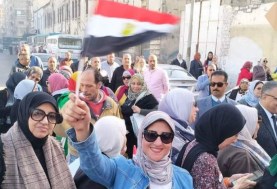 مواطنين أمام لجان الاقتراع بالإسكندرية 