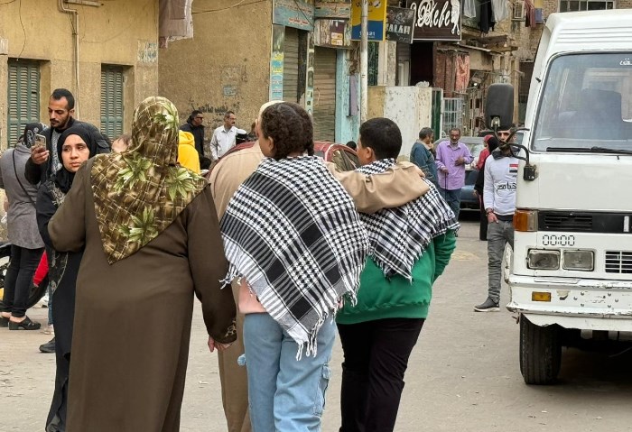 فلسطين حاضرة بالكوفية فى مصر 