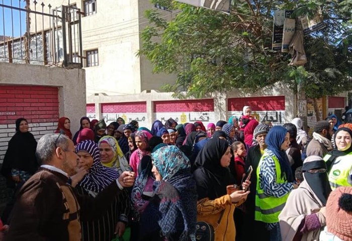 المواطنين بمحافظة المنيا أمام صناديق الاقتراع 