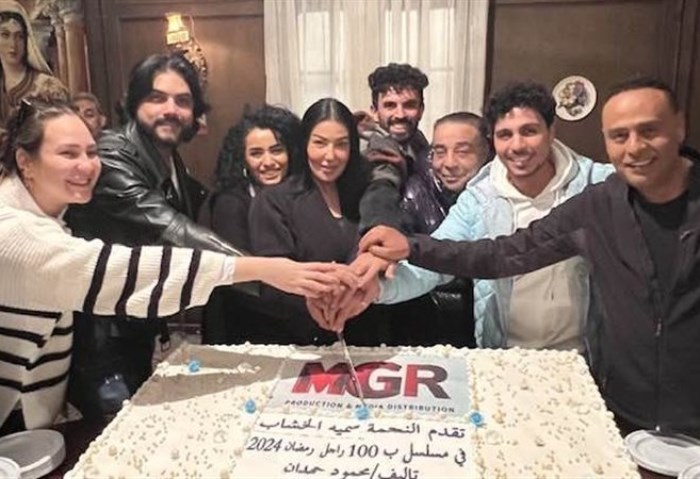 مسلسل بـ 100 راجل