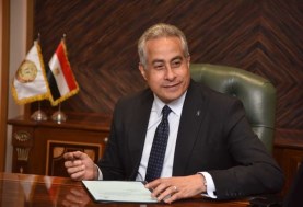 وزير العمل حسن شحاتة 