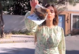 الفتاة العراقية التي حرقت جواز السفر