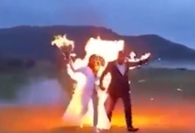 عروسان يشعلان النار في أنفسهما 