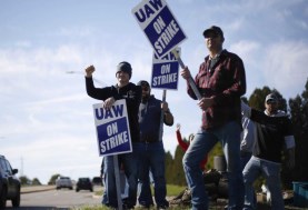 اضراب عمال مصانع السيارات الأمريكية