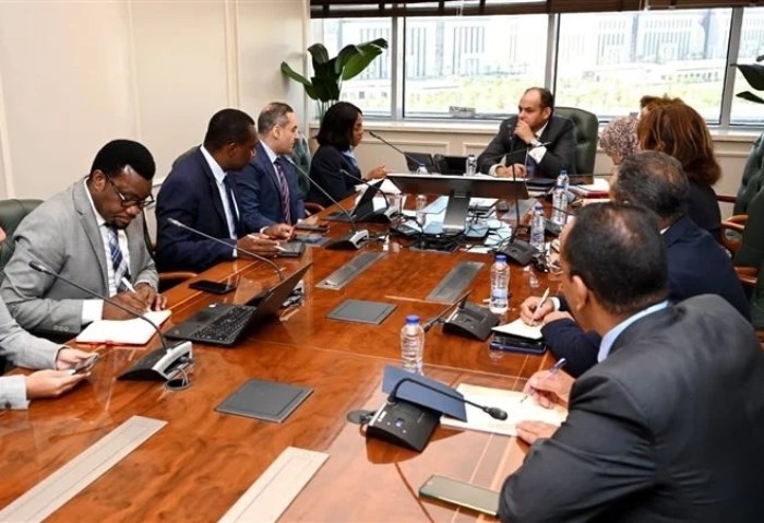  وزير التجارة يجتمع مع  وفد البنك الأفريقي