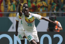 لاعب المنتخب السنغالي 
