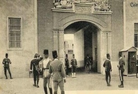 من أمام مدرسة البوليس المصرية عام 1900