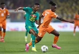 لاعب السنغال ضد لاعب كوت ديفوار