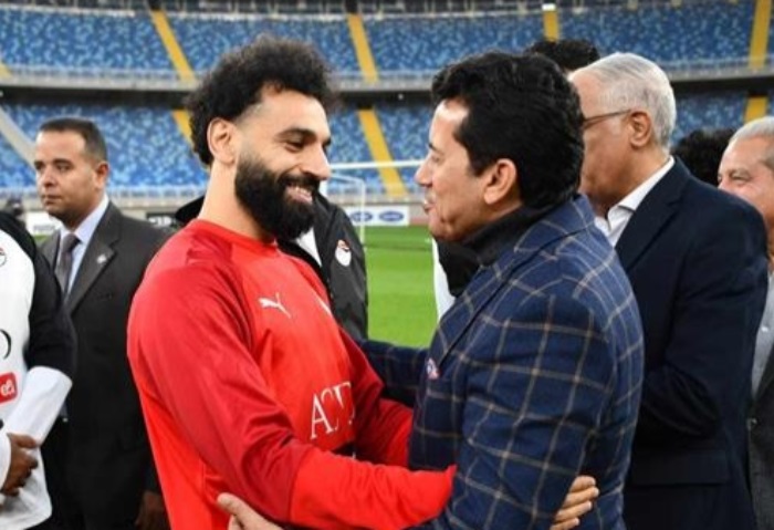 الدكتور أشرف صبحي ومحمد صلاح