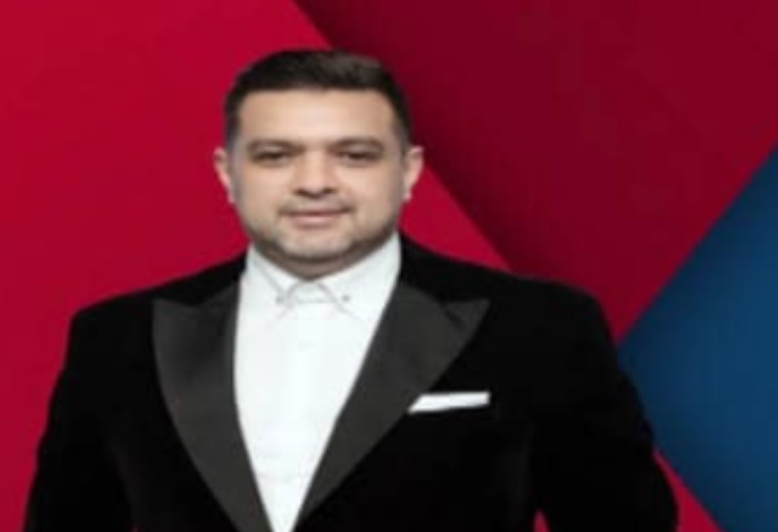 أحمد عبد العزيز مقدم برنامج الوسط الفني 