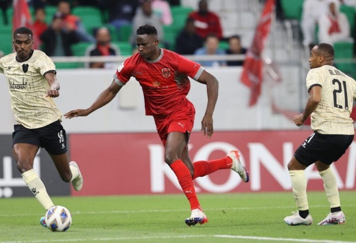 لاعبو الدحيل والريان في الدوري القطري 