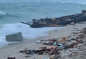 غرق مركب على سواحل المغرب