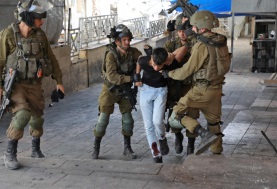 اعتقال قوات الاحتلال لفلسطيني_ أرشيفية