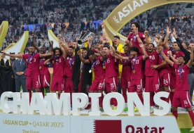 لاعبو منتخب قطر يحتفلون بكأس آسيا