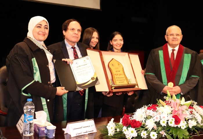 جامعة القاهرة تكرم قادة الإعلام