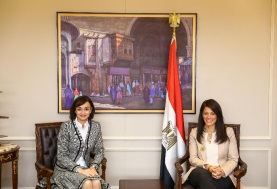 الدكتورة رانيا المشاط مع سفيرة رومانيا