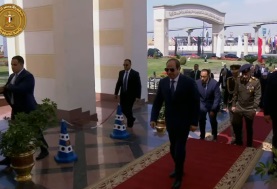 الرئيس السيسي يصل مسجد المشير طنطاوي 