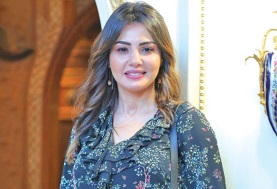 الفنانة دينا فؤاد