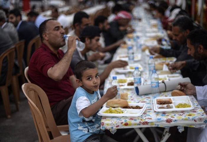 مائدة إفطار رمضان - أرشيفية 