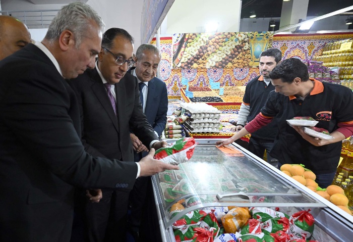 رئيس الوزراء اثناء افتتاح معرض أهلاً رمضان