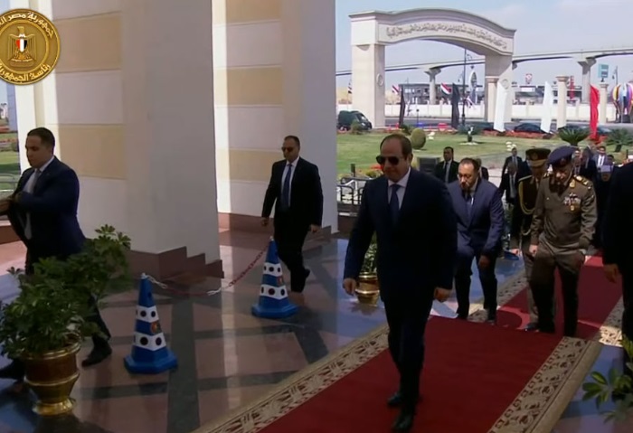 الرئيس السيسي يصل مسجد المشير طنطاوي 