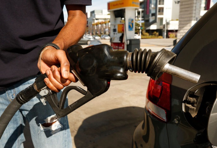 مصر رابع أرخص دولة بالعالم في أسعار البنزين عام 2024.