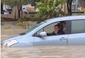  شاب مصري ينقذ مسنا من الغرق في سيول دبي