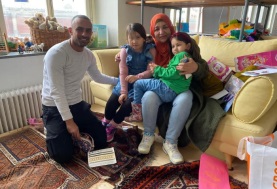 أسرة مريم مجدي بسويسرا مع بنات فقيدتهم