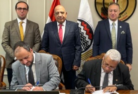 خلال توقيع اتفاق سيناء للمنجنيز وجلوبال أتاك الإسبانية