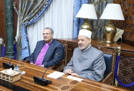 شيخ الأزهر الإمام أحمد الطيب مع رئيس الطائفة الإنجيلية،  القس الدكتور أندريه زكي