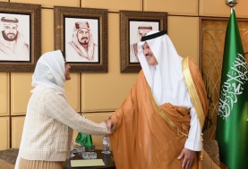  السفير السعودي أسامة نقلى مع رائدة الفضاء السعودية 