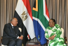 وزير الخارجية سامح شكري مع نظيرته الجنوب إفريقية د.ناليدي باندور