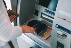 ATM البنك سحب المبلغ دون خروج الفلوس