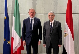 وزير الكهرباء والطاقة المتجددة و أدولفو أورسو - وزير الشركات بإيطاليا