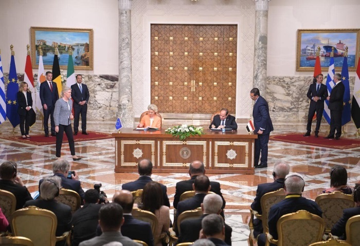 جانب من توقيع اتفاق الشراكة بين مصر والاتحاد الأوروبي  - أرشيفية 