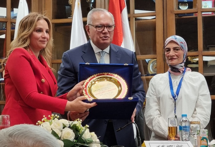 جامعة عين شمس تكرم السفير محمد العرابي 