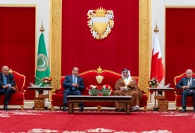 الرئيس السيسي يلتقى الملك حمد بن عيسى