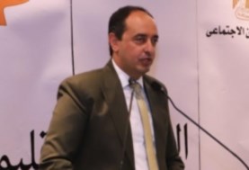  الدكتور عمرو عثمان