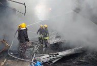  الدفاع المدني الفلسطيني يسيطر على حريق سوق رام الله