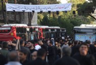 عشرات الآلاف من المواطنين الإيرانيين في قلب العاصمة طهران