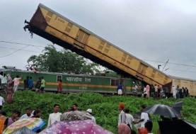  اصطدم قطار بضائع بقطار ركاب في الهند
