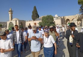 يهود يقتحمون المسجد الأقصى